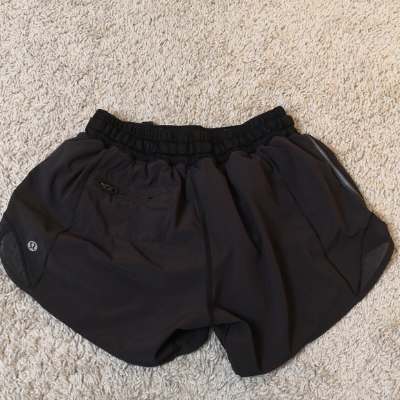 Lululemon Women shorts pants sport gym running 4 - Picture 5 of 7